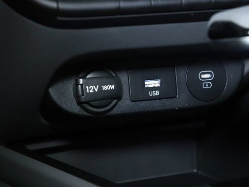 Used 2024 Hyundai Elantra SE FWD image 27