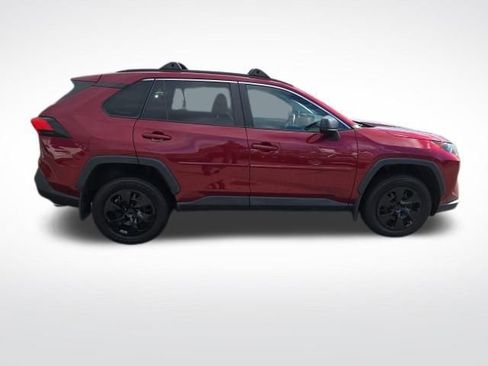 Used 2021 Toyota RAV4 LE image 8