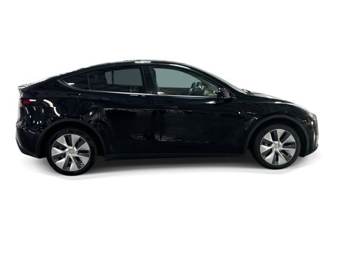 Certified 2022 Tesla Model Y Long Range AWD/4WD image 7