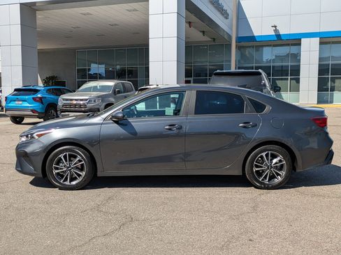 Used 2022 Kia Forte LXS image 8