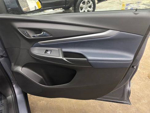 Used 2023 Chevrolet Bolt EUV LT w/ Convenience Package image 18