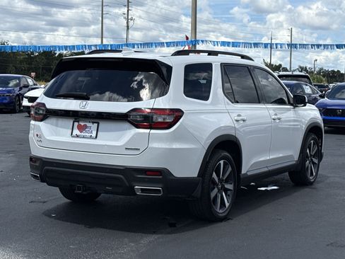Certified 2024 Honda Pilot Touring image 7