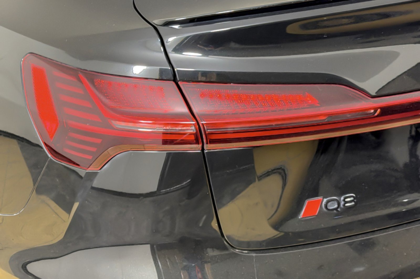 Used 2024 Audi Q8 e-tron Premium AWD/4WD image 25
