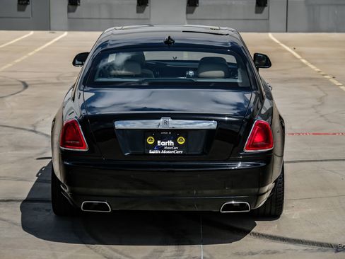 Used 2017 Rolls-Royce Ghost RWD image 16