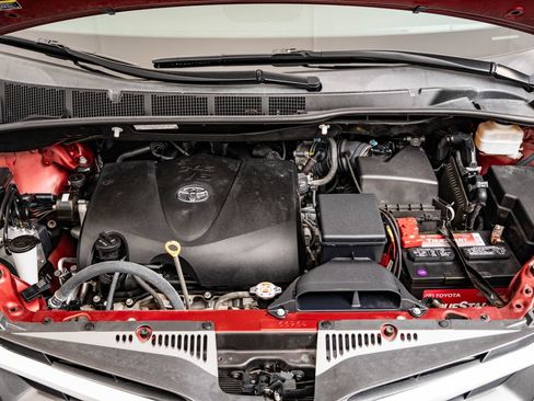 Used 2020 Toyota Sienna XLE FWD image 52