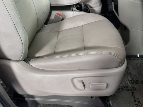Used 2020 Toyota Sienna XLE FWD image 35