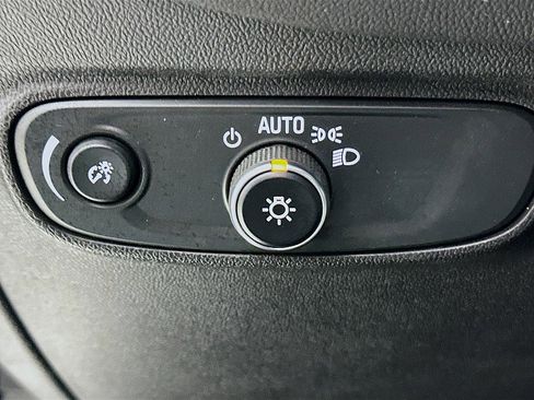 Used 2024 Chevrolet Equinox LS w/ LS Convenience Package image 10