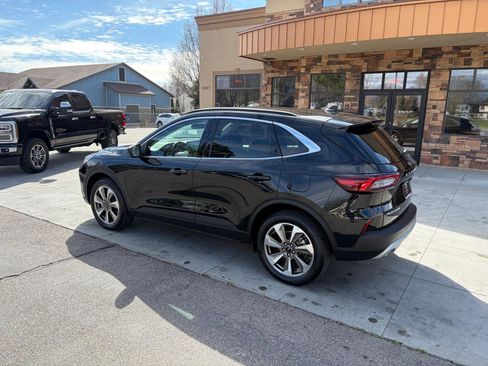Used 2025 Ford Escape Platinum image 28