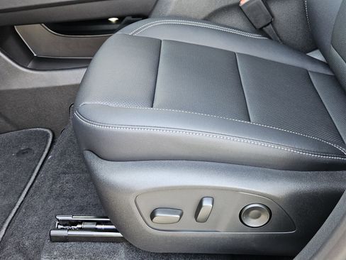 New 2026 Chevrolet Traverse LT w/ Midnight/Sport Edition FWD image 24