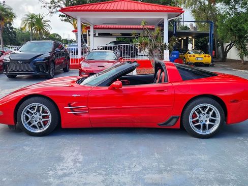 Used 2004 Chevrolet Corvette Coupe w/ Roof Package RWD image 5