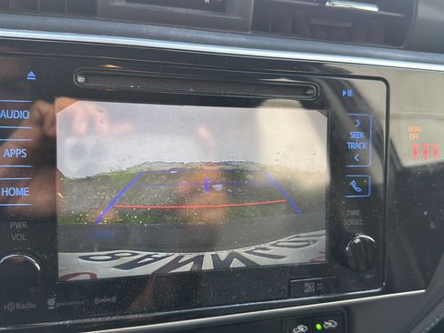 Used 2018 Toyota Corolla XSE FWD image 9