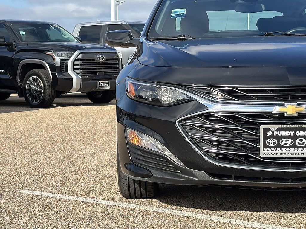 Used 2025 Chevrolet Malibu LT FWD image 4