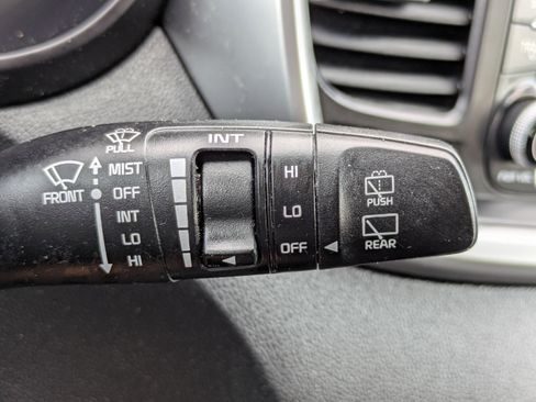 Used 2020 Kia Sorento LX image 33