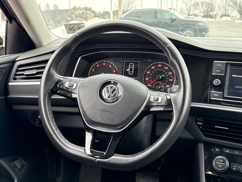 Used 2021 Volkswagen Jetta SE image 19