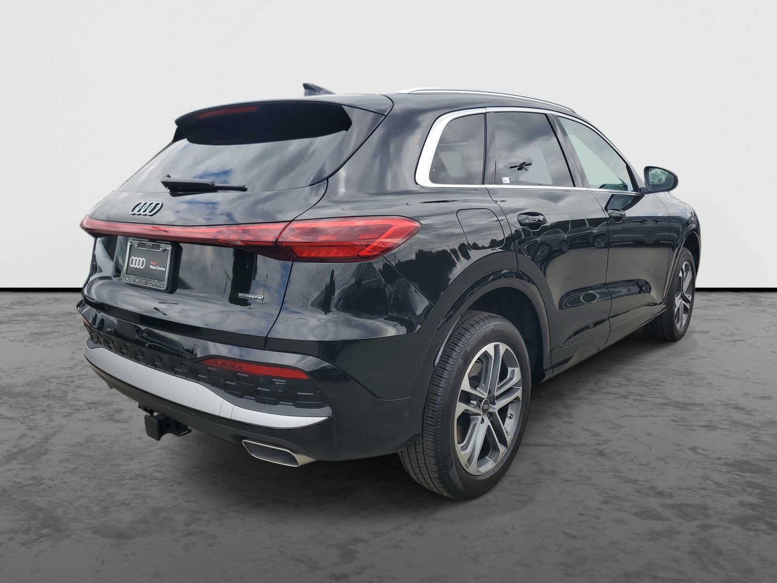 Used 2025 Audi Q5 Premium w/ Convenience Package AWD/4WD image 4