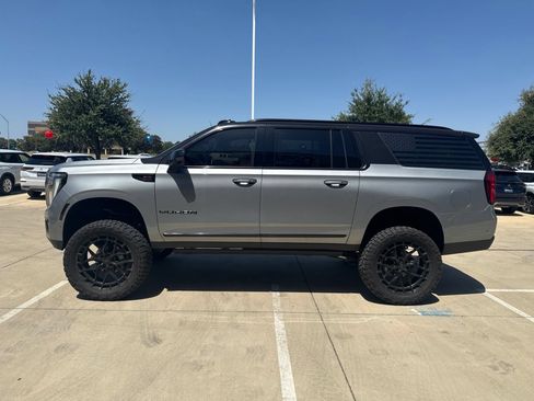 Used 2025 GMC Yukon XL Elevation w/ LPO, Floor Liner Package AWD/4WD image 3