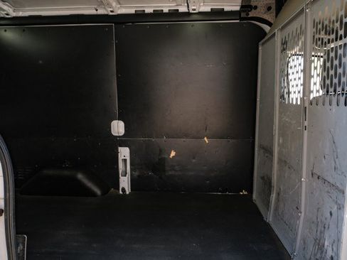 Used 2017 Ford Transit 250 130 Medium Roof RWD image 32