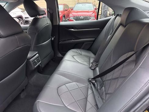 Used 2018 Toyota Camry XLE image 19