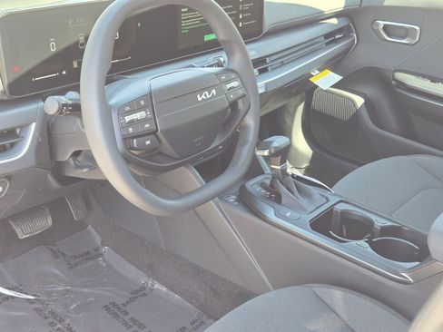 New 2026 Kia K4 LXS image 17