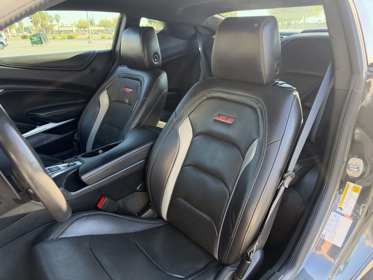 Used 2018 Chevrolet Camaro SS RWD image 13