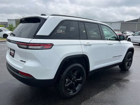 Certified 2025 Jeep Grand Cherokee Limited w/ Luxury Tech Group II AWD/4WD image 8