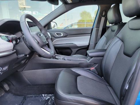 Used 2023 Jeep Compass Latitude w/ Convenience Group AWD/4WD image 14