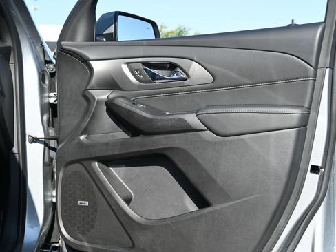 Used 2023 Chevrolet Traverse Premier FWD image 27