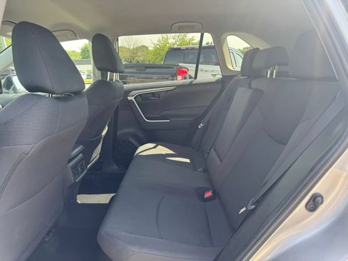 Used 2021 Toyota RAV4 LE AWD/4WD image 8