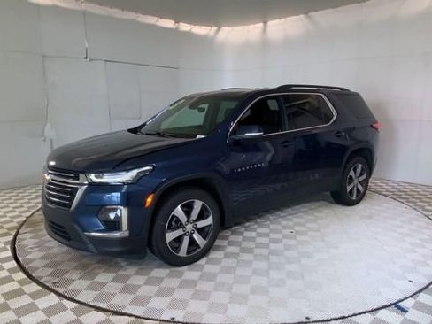 Used 2023 Chevrolet Traverse LT w/ LT Premium Package FWD image 7