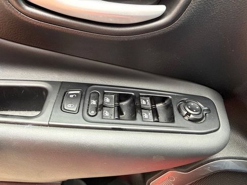 Used 2023 Jeep Renegade Latitude AWD/4WD image 27