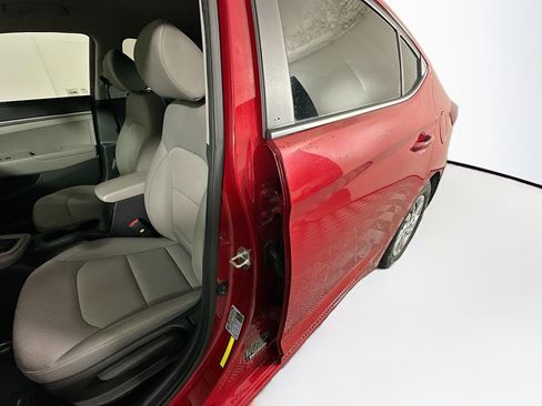 Used 2020 Hyundai Elantra SE w/ Cargo Package (C1) image 12