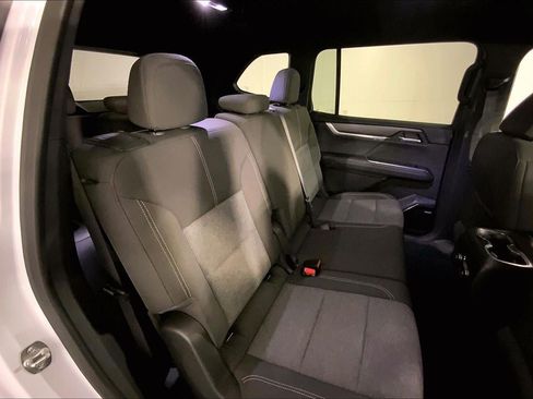 Used 2025 GMC Acadia Elevation FWD image 23