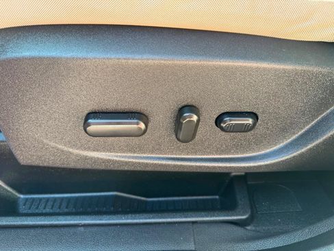 Used 2018 Ford Escape SE w/ SE Sync 3 Package FWD image 15