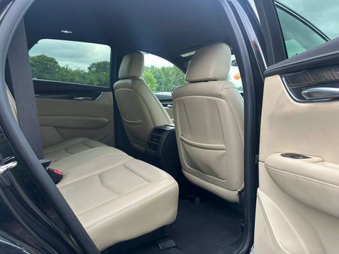 Used 2019 Cadillac XT5 FWD image 16