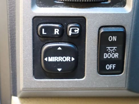Used 2013 Toyota Sequoia Platinum RWD image 36