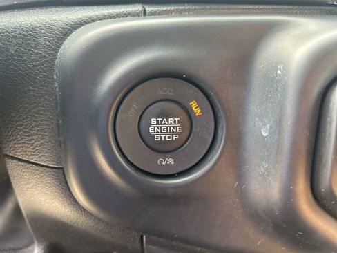 Used 2023 Jeep Wrangler Sport S image 37