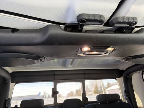 Used 2022 Jeep Gladiator Sport image 23