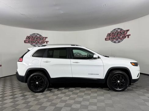 Used 2019 Jeep Cherokee Latitude w/ Cold Weather Group AWD/4WD image 8
