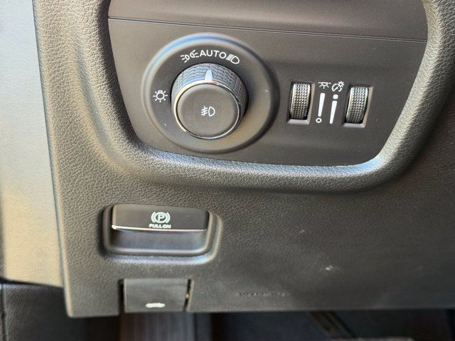 Used 2024 Jeep Grand Cherokee Limited AWD/4WD image 31