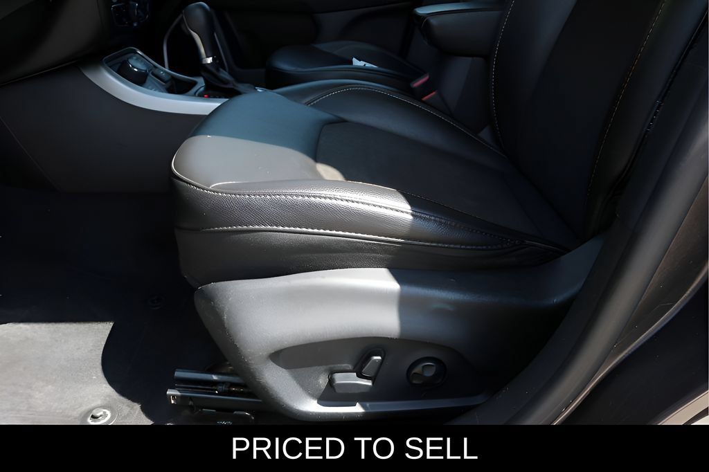 Used 2021 Jeep Compass Latitude w/ Driver Assistance Group AWD/4WD image 12