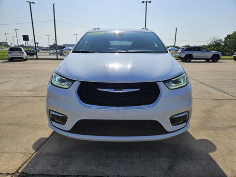 Used 2022 Chrysler Pacifica Limited FWD image 9