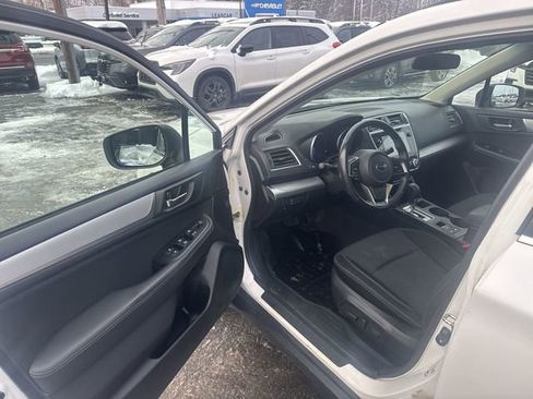 Used 2018 Subaru Outback 2.5i Premium image 12