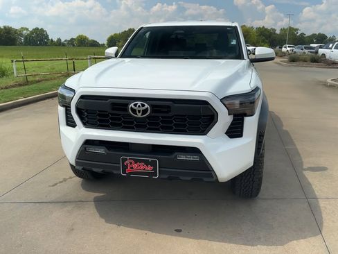 Used 2024 Toyota Tacoma TRD Off-Road image 4