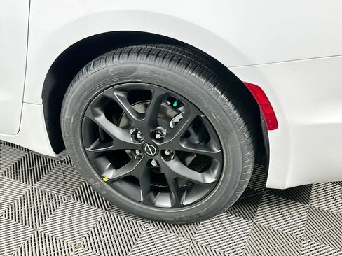 New 2026 Chrysler Pacifica Limited w/ S Appearance Package image 40