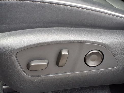 Used 2025 Buick Enclave Preferred AWD/4WD image 12