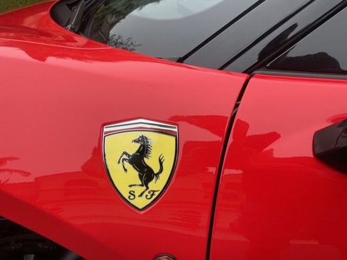 Used 2018 Ferrari 488 GTB RWD image 12