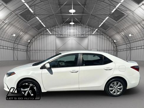 Used 2015 Toyota Corolla LE FWD image 4