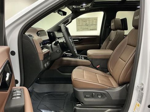 New 2026 Chevrolet Suburban High Country AWD/4WD image 8