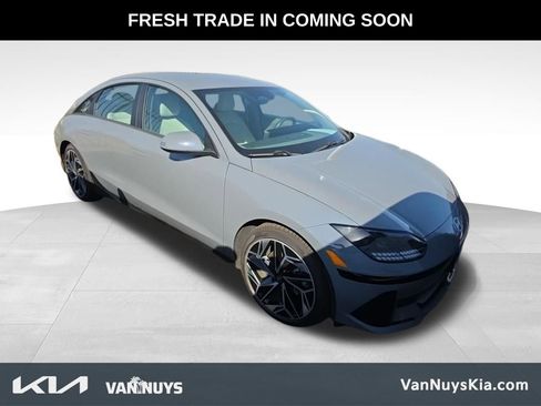 Used 2023 Hyundai Ioniq 6 SEL image 2