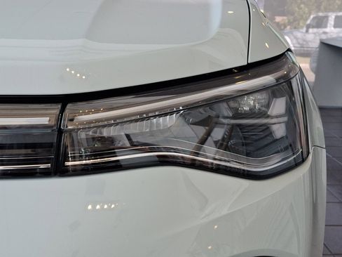 New 2026 Volkswagen Taos SE AWD/4WD image 4